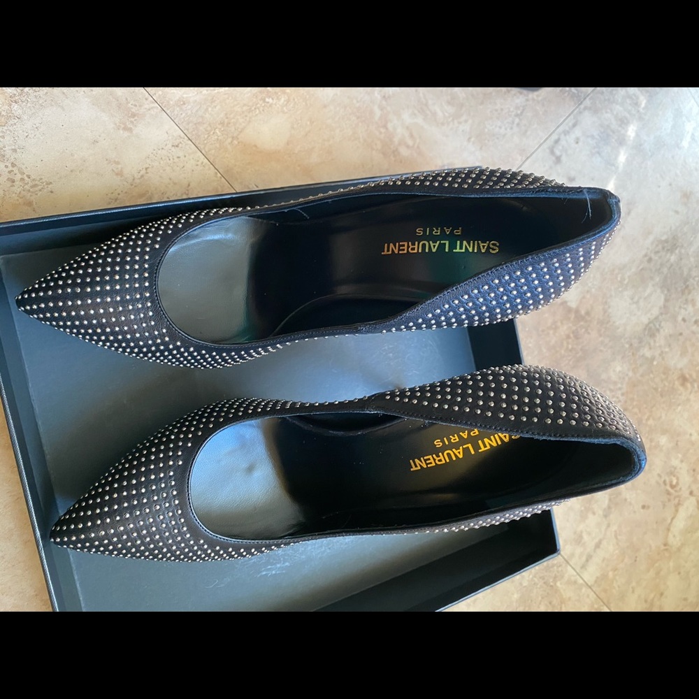 Shoe - Picture 2 of 8